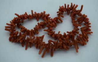 A CORAL NECKLACE. 31 grams. 40 cm long.