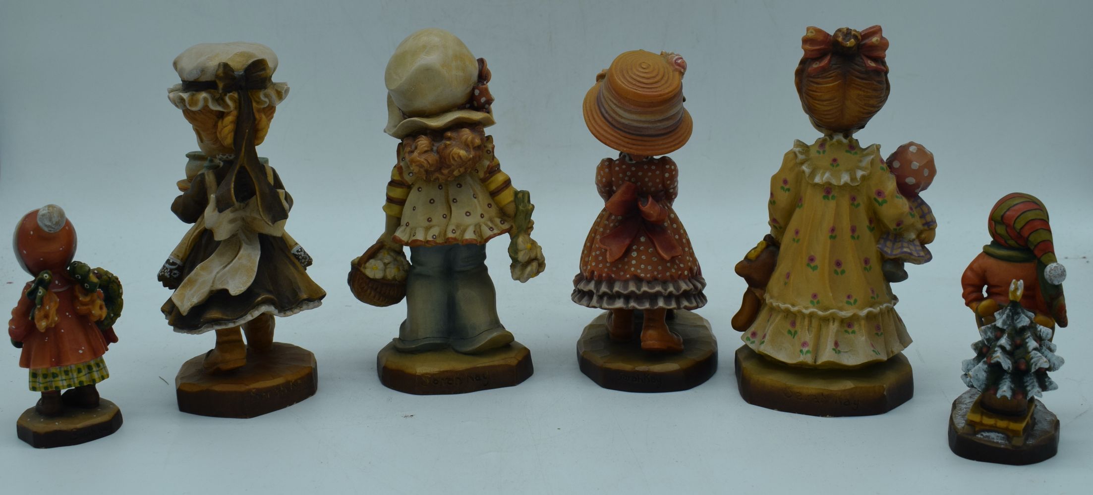 A collection of Italian carved wood ANRI figures largest 17 cm (6). - Image 11 of 12