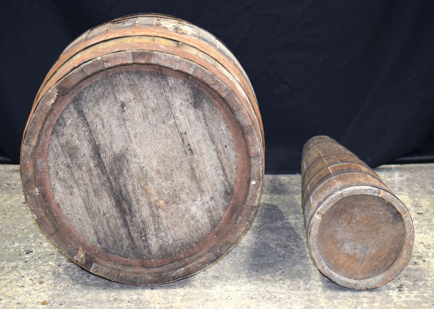 An early metal banded cider barrel together a butter churn 94 cm (2) - Image 10 of 10