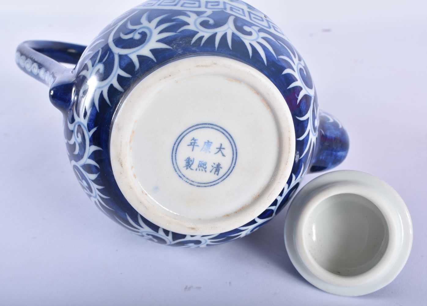 AN 18TH CENTURY CHINESE EXPORT BLUE AND WHITE PORCELAIN BOWL Qianlong, together with a teabowl, - Image 6 of 10