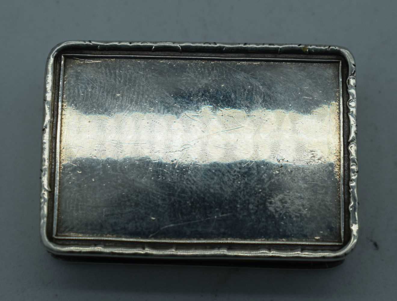 A SILVER CASTLE TOP SNUFF BOX. Birmingham 1986. 38.5 grams. 4 cm x 2.5 cm. - Image 2 of 4