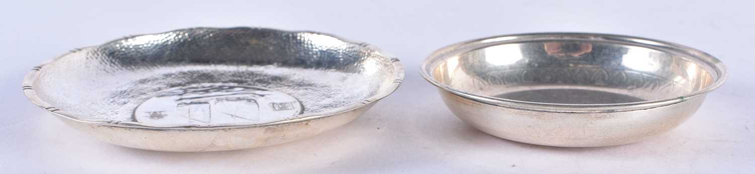 Two Silver Coin Dishes. 1 Stamped Silver. Largest 8.7cm x 1cm, total weight 60.9g (2) - Image 3 of 3
