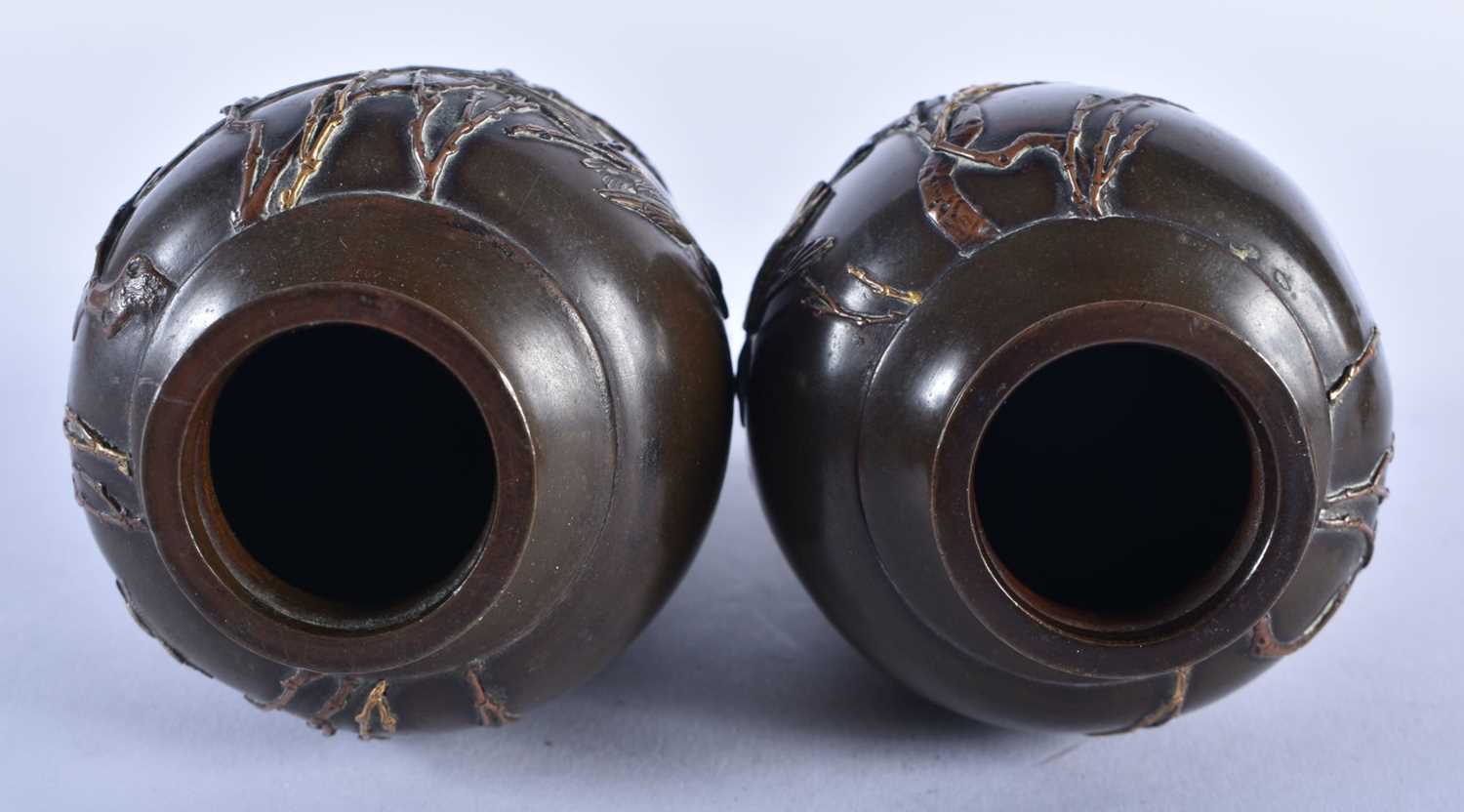 A PAIR OF 19TH CENTURY JAPANESE MEIJI PERIOD BRONZE SILVER INLAID VASES by Miyabe Atsuyoshi. 13.5 cm - Image 4 of 5