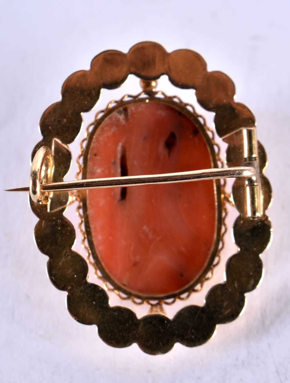 A High Carat Gold Mounted Coral Bracelet and Brooch. Chinese Marks, Bracelet 18cm long, Brooch 3 - Image 4 of 10
