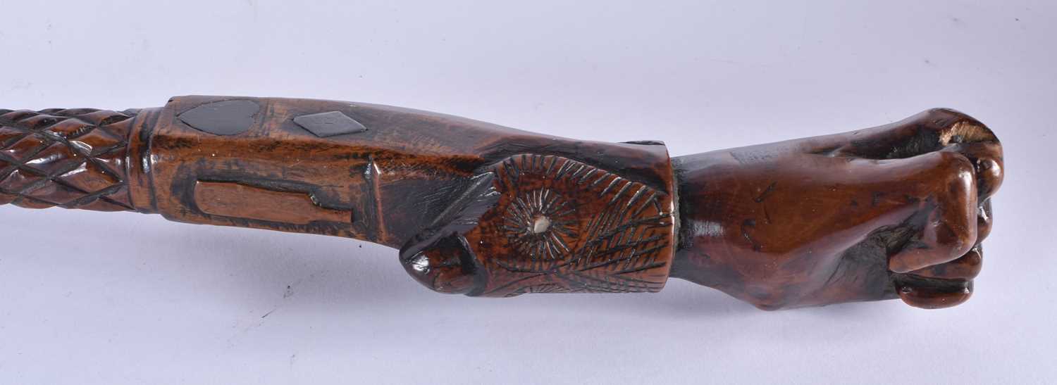 A LARGE 18TH/19TH CENTURY CONTINENTAL CARVED FOLK ART FIST AND BIRD WALKING CANE STAFF. 84 cm long. - Image 3 of 6