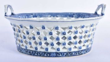 AN 18TH CENTURY CHINESE EXPORT BLUE AND WHITE RETICULATED BASKET Qianlong. 20 cm x 18cm.