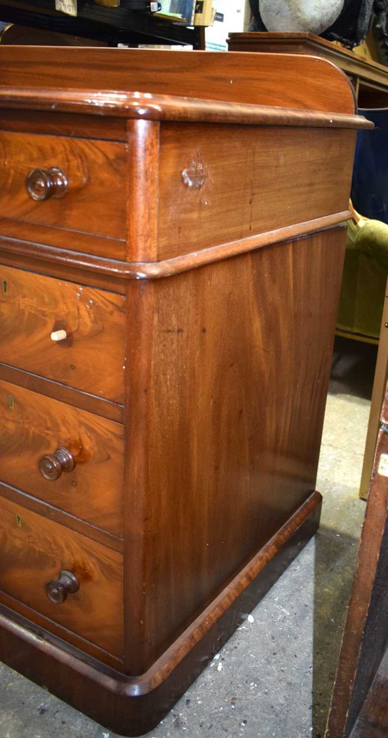 A Victorian flame mahogany 9 draw pedestal desk 90 x 136 x 61 cm. - Image 5 of 12