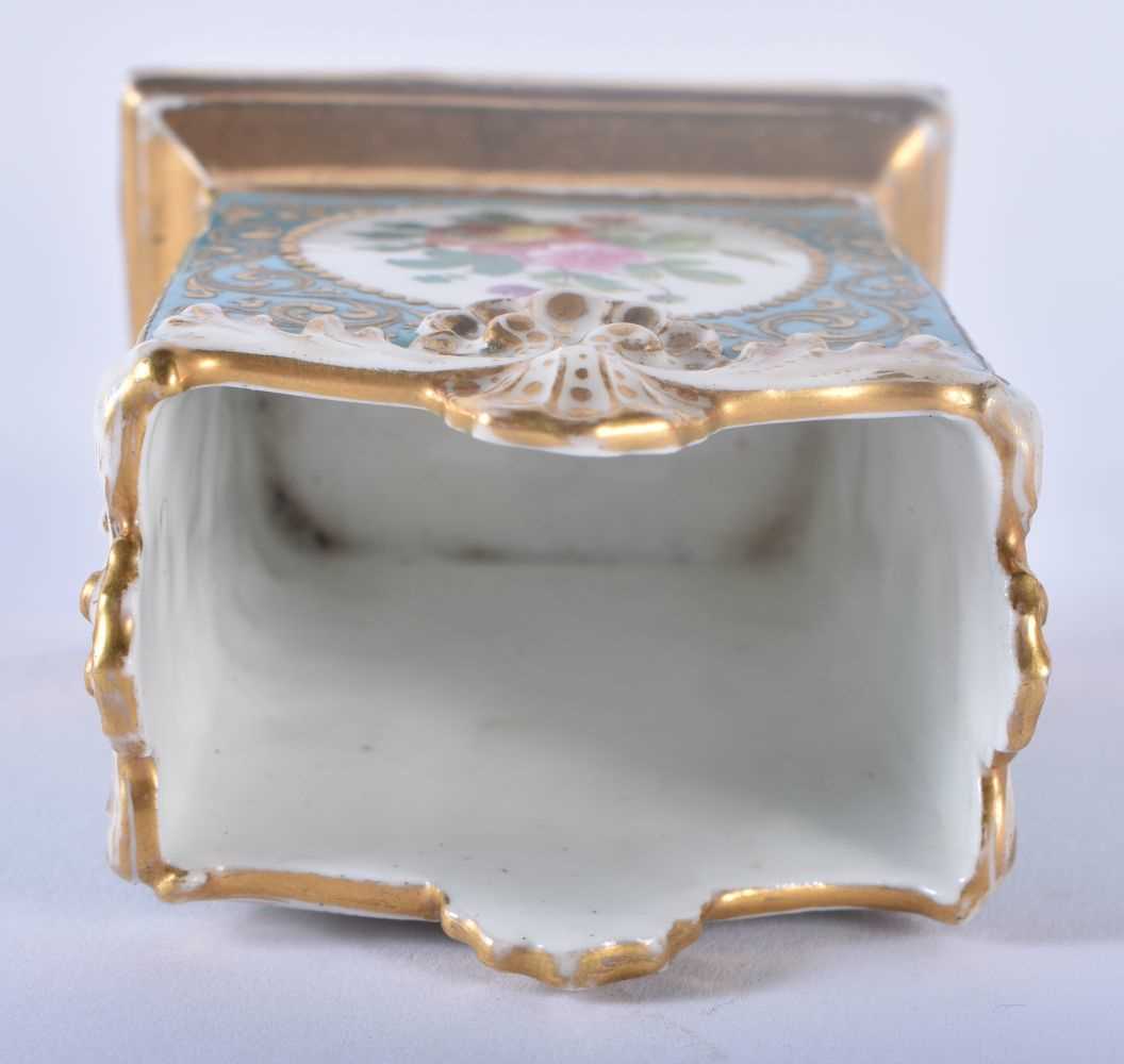 A 19TH CENTURY FRENCH JACOB PETIT PORCELAIN DESK OBJECT together with a Meissen encrusted cup and - Image 4 of 9