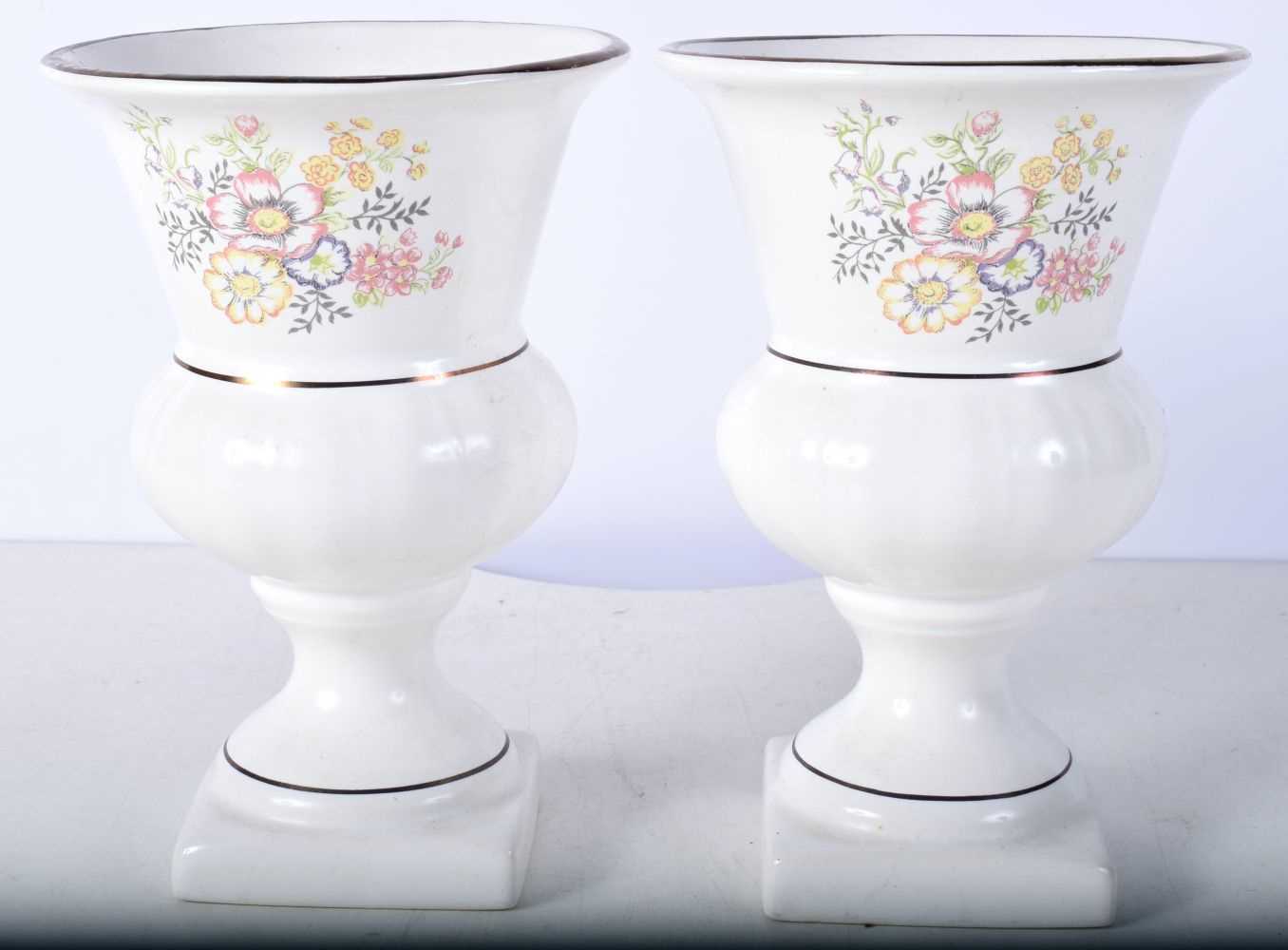 A pair of German porcelain Urns 20 cm (2). - Image 3 of 6