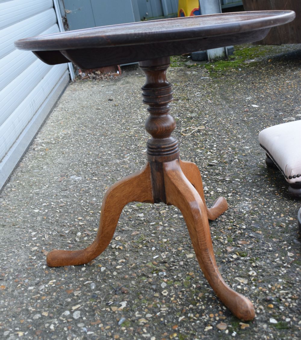 A wooden pedestal tilt top table together with 3 upholstered footstools 50 x 56 cm(4). - Image 7 of 8