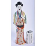 A LARGE EARLY 20TH CENTURY JAPANESE MEIJI PERIOD PORCELAIN GEISHA modelled in the 17th century