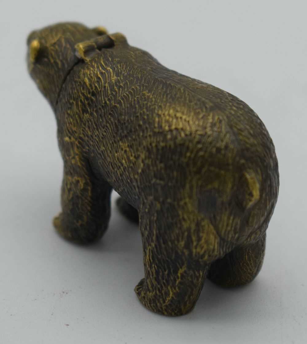 A VERY RARE VICTORIAN BRASS POLAR BEAR VESTA CASE. 71 grams. 6.75 cm x 2.25cm. - Image 3 of 4