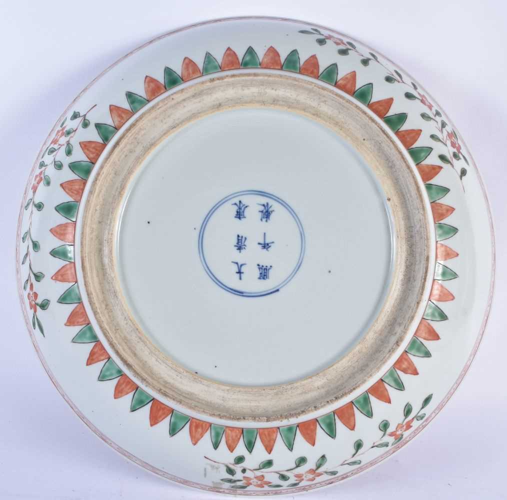 A LARGE 19TH CENTURY CHINESE FAMILLE VERTE PORCELAIN CIRCULAR DISH bearing Kangxi marks to base, - Image 4 of 15