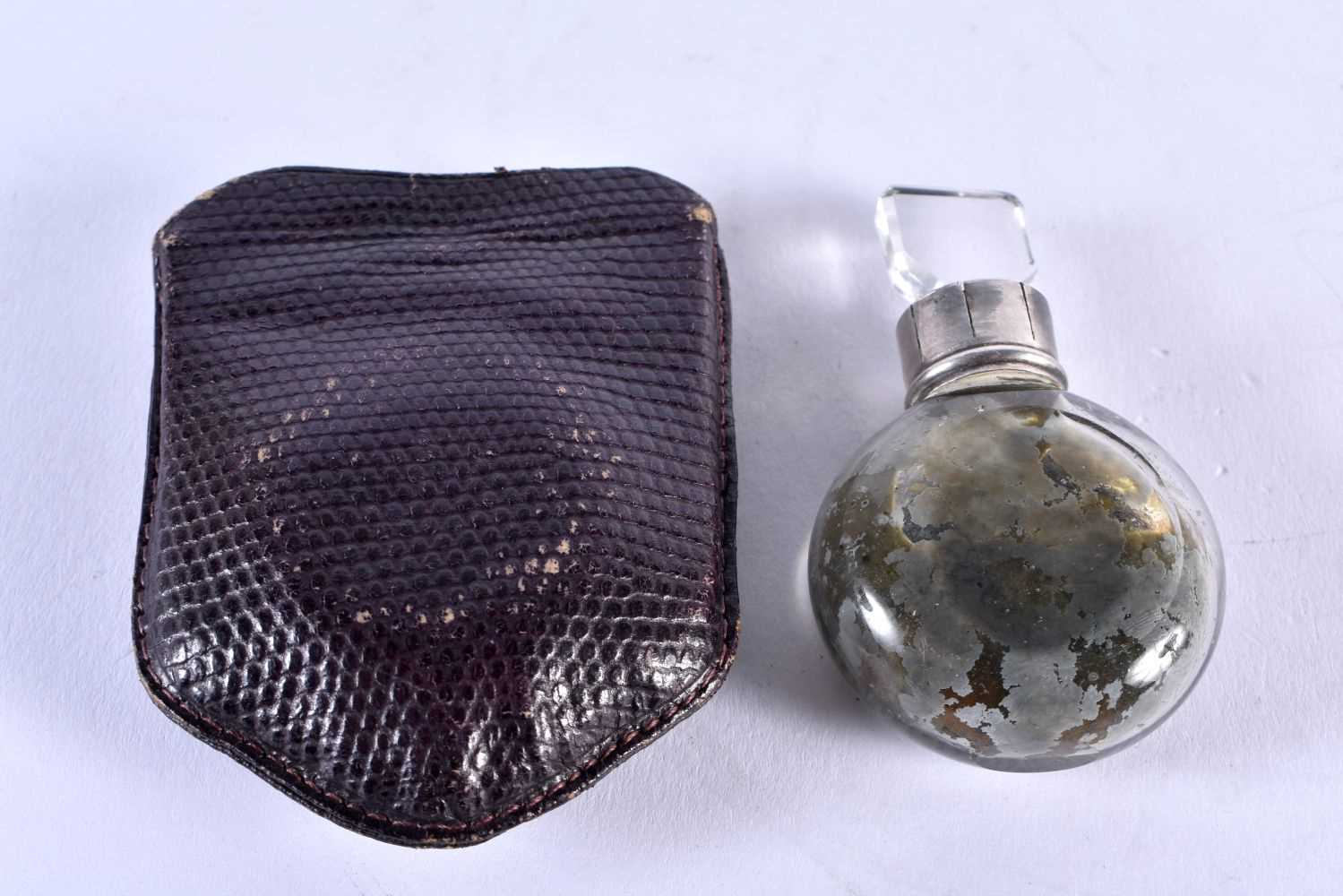 An Edwardian Silver Top Scent Bottle for Roberts & Co of Paris and London in a Leather Case. - Image 3 of 8