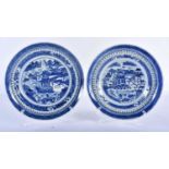 A PAIR OF LATE 18TH/19TH CENTURY CHINESE BLUE AND WHITE PORCELAIN DISHES Late Qianlong/Jiaqing. 19