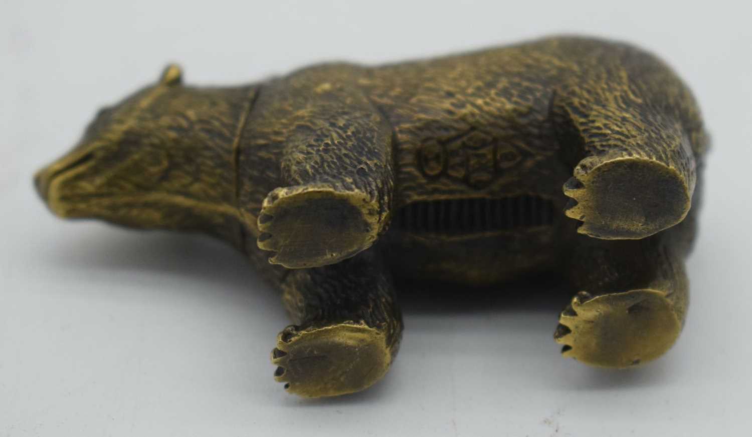 A VERY RARE VICTORIAN BRASS POLAR BEAR VESTA CASE. 71 grams. 6.75 cm x 2.25cm. - Image 4 of 4