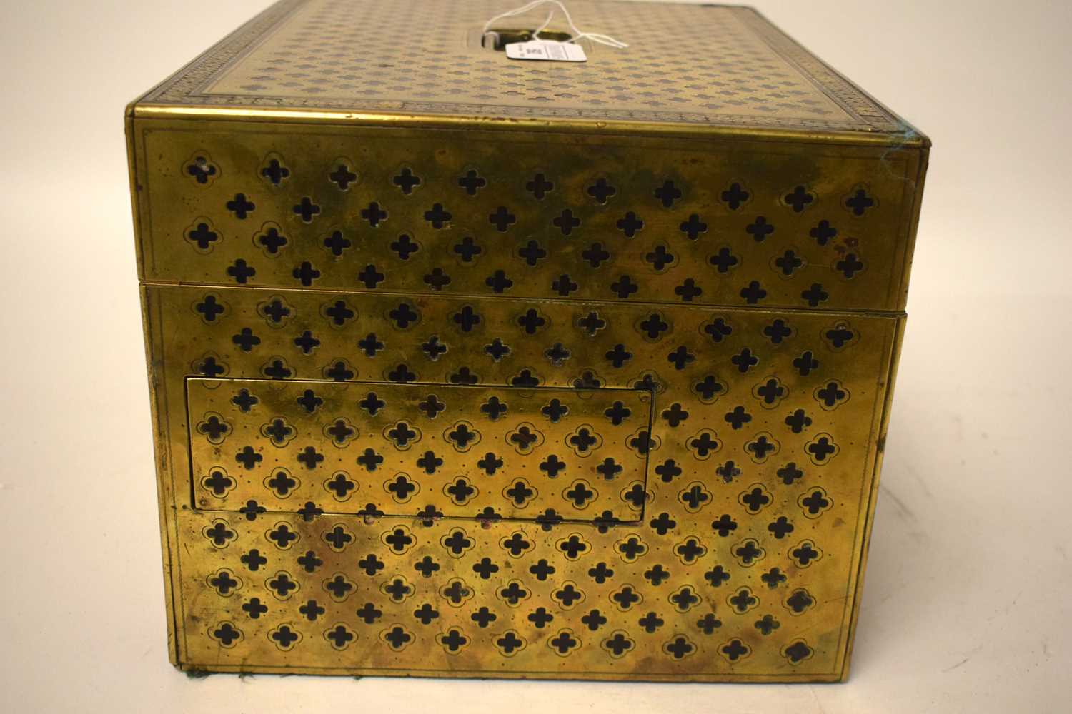 A FINE EARLY 19TH CENTURY FRENCH BRONZE OVERLAID WOOD CASKET with fully fitted silver interior, - Image 10 of 23