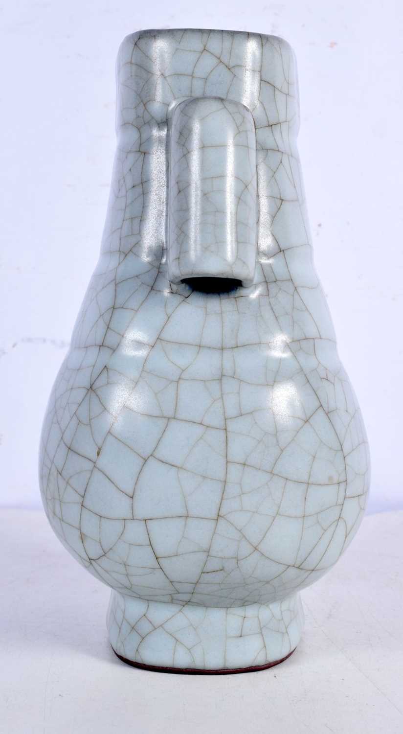 A Chinese Porcelain Song style Crackle glazed vase 21 cm. - Image 3 of 8