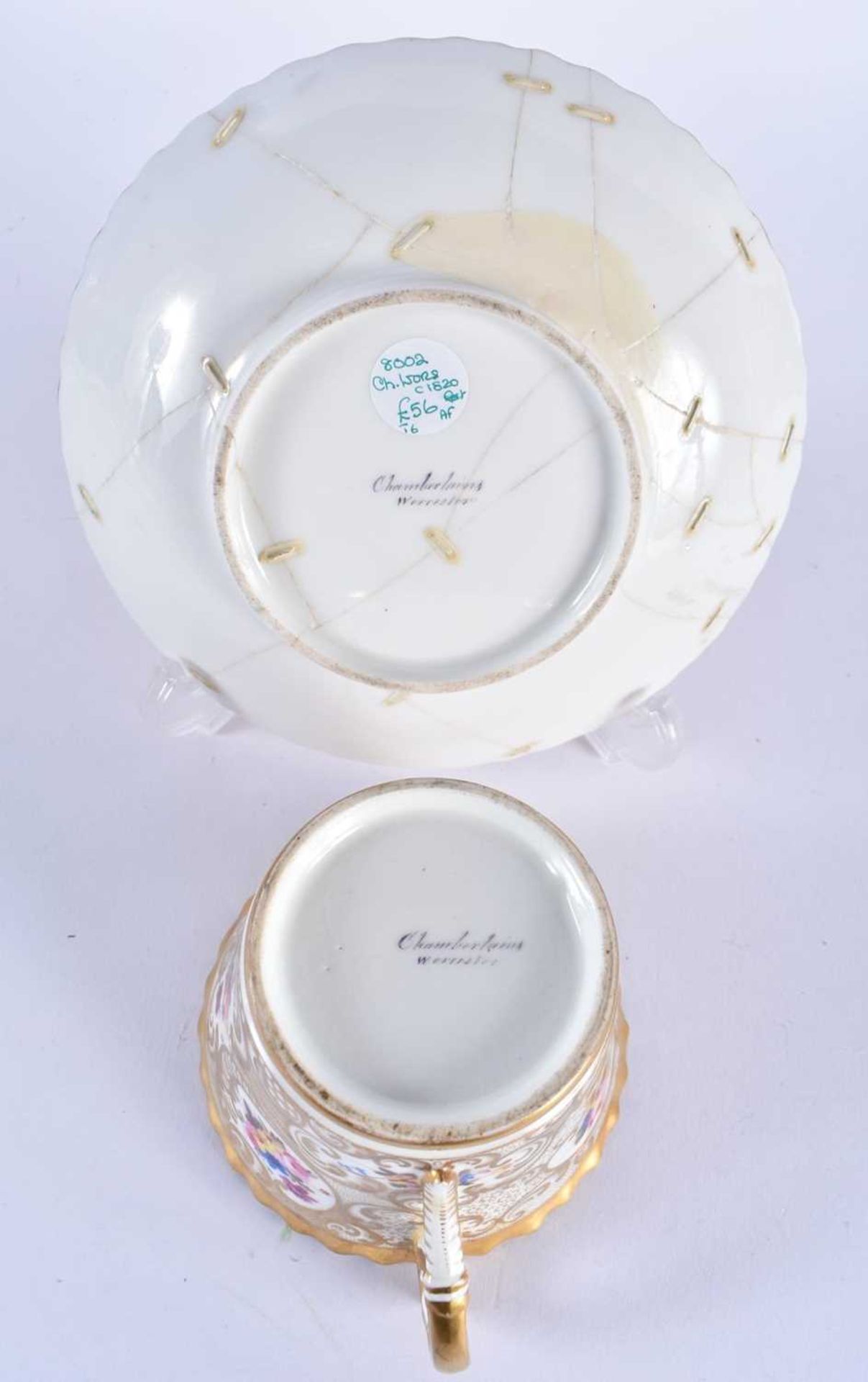 THREE EARLY 19TH CENTURY CHAMBERLAINS WORCESTER PORCELAIN CUPS AND SAUCERS painted with armorials - Image 7 of 31