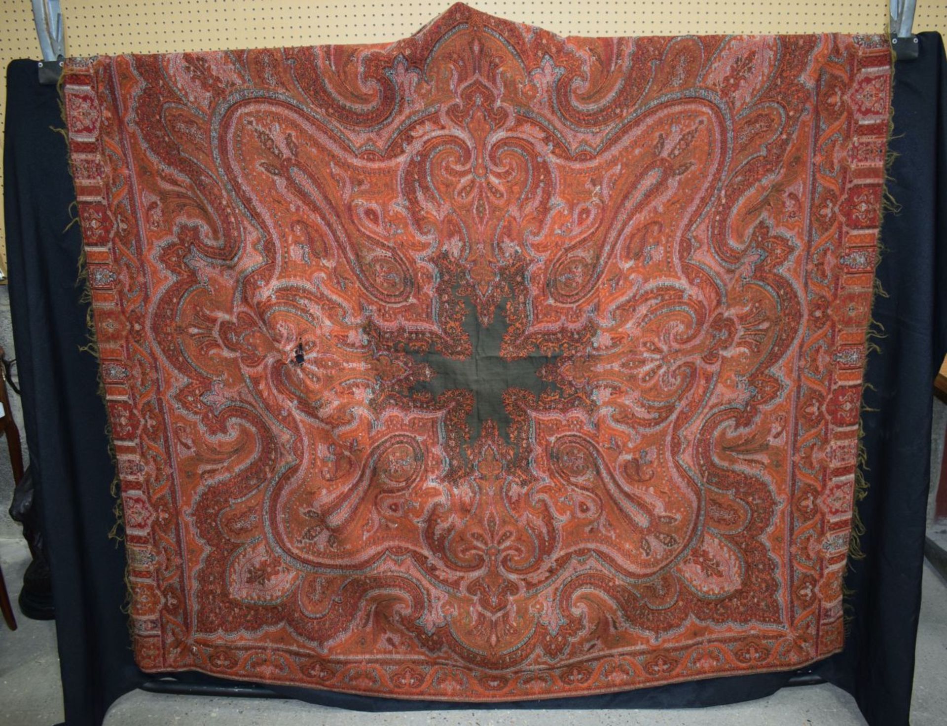 An antique Indian embroidered textile 140 x 140 cm - Image 9 of 10