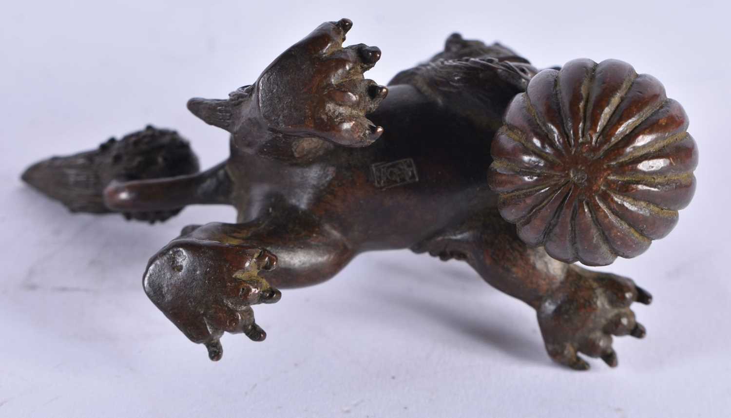 A JAPANESE BRONZE FOO DOG OKIMONO. 390 grams. 10 cm x 7 cm. - Image 3 of 3