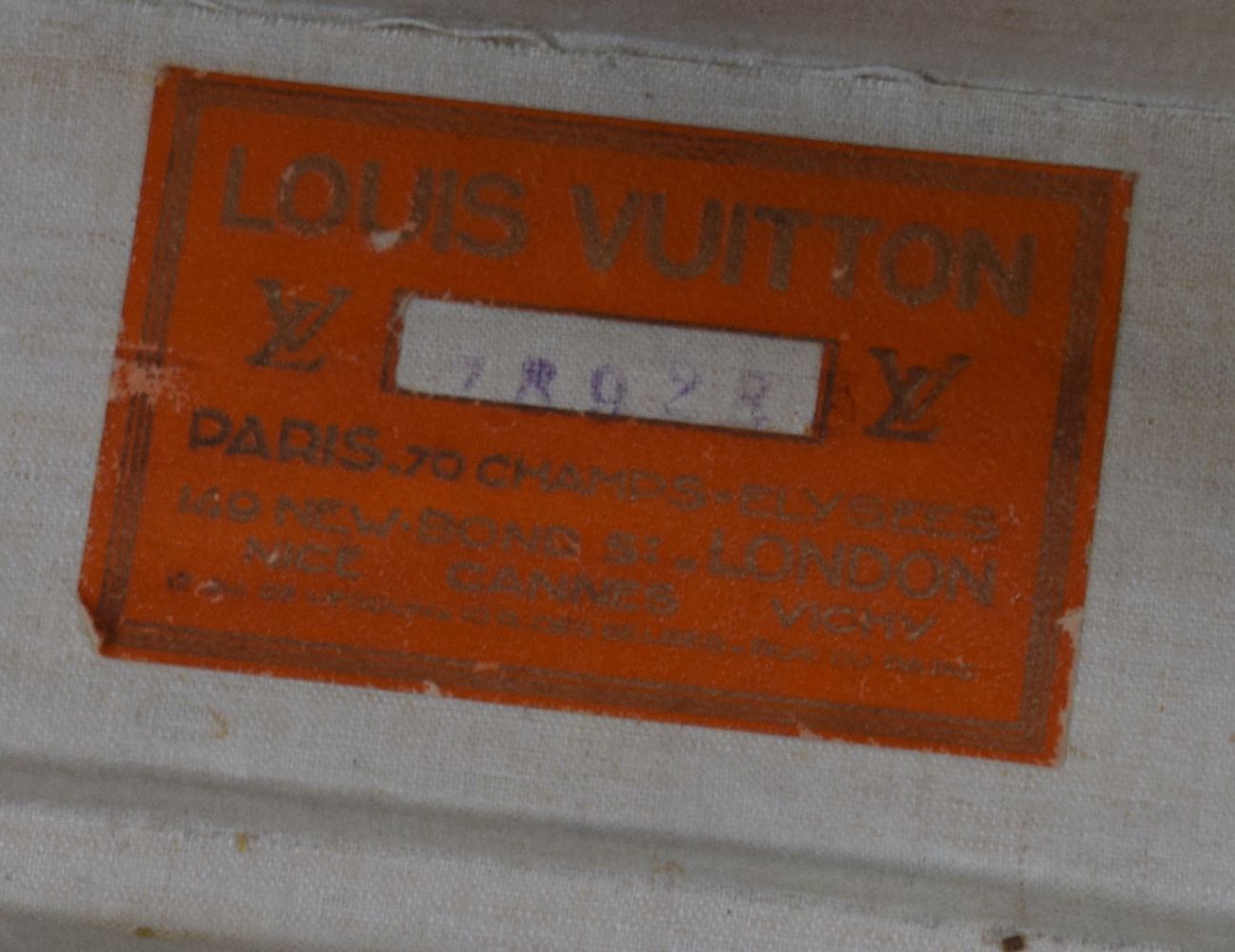 A Louis Vuitton suitcase 22 x 76 x 46 cm. - Image 11 of 14