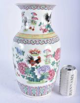 AN EARLY 20TH CENTURY CHINESE FAMILLE ROSE PORCELAIN FOWL VASE Late Qing/Republic. 35 cm x 18cm.