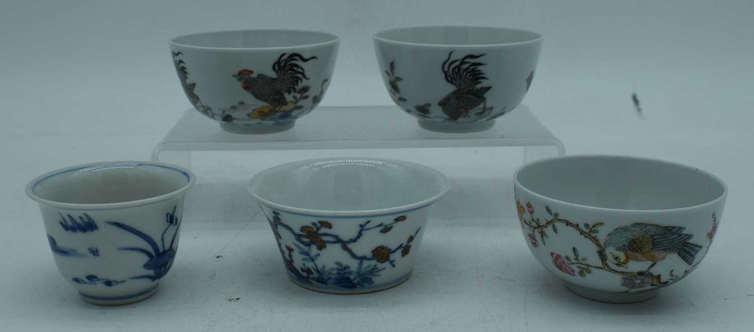 A collection of Chinese porcelain tea bowls largest 4 x 8 cm (5) - Image 2 of 4
