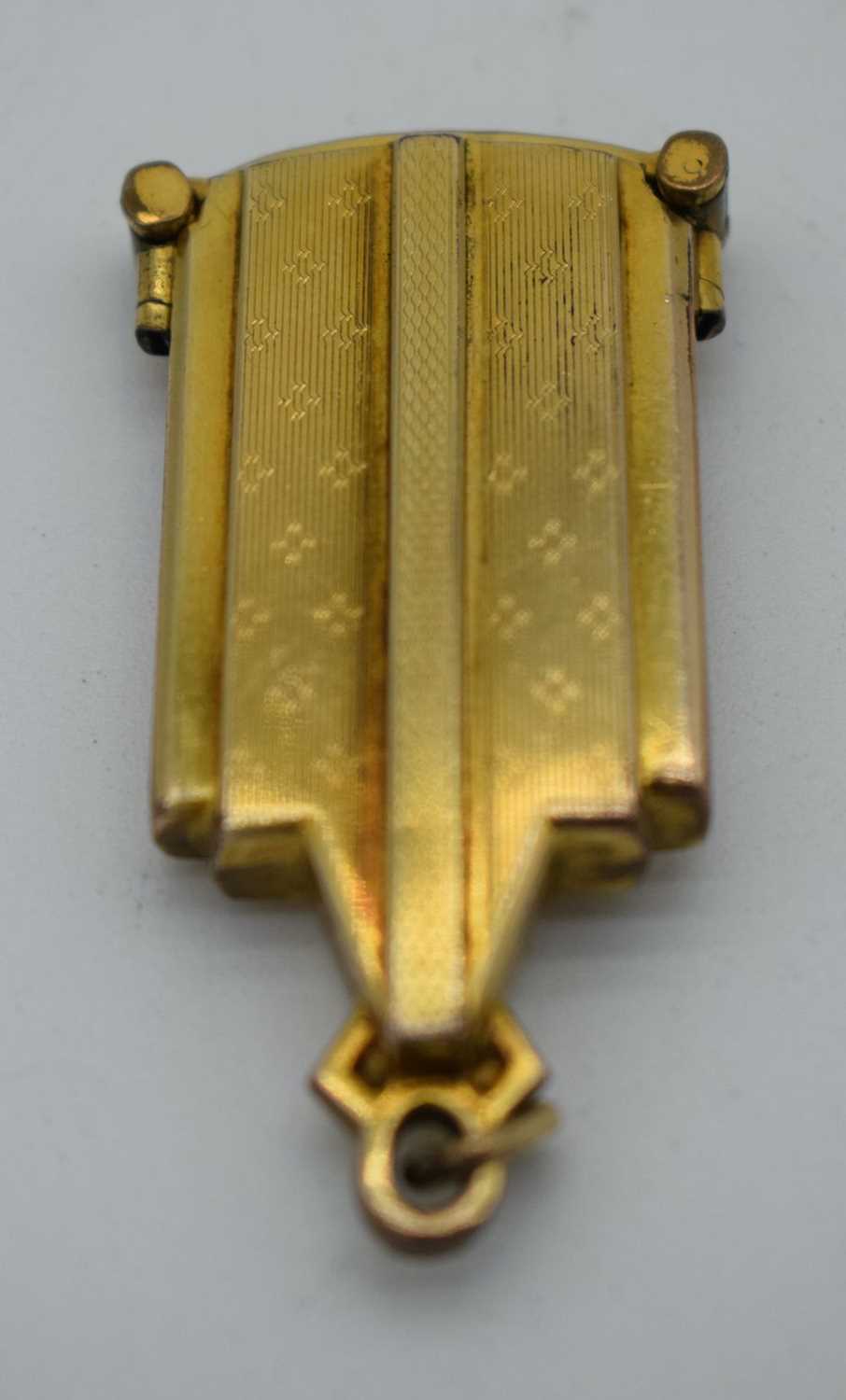 A RARE PAIR OF ANTIQUE YELLOW METAL LORGNETTES. 26 grams. 9.5 cm x 6.5 cm extended. - Image 3 of 3