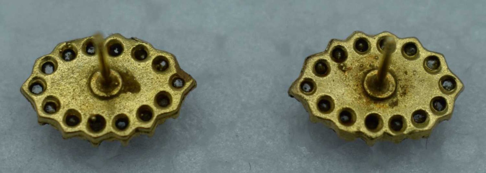 A PAIR OF 18CT GOLD EARRINGS. 3.6 grams. 1.5 cm x 1 cm. - Image 2 of 3