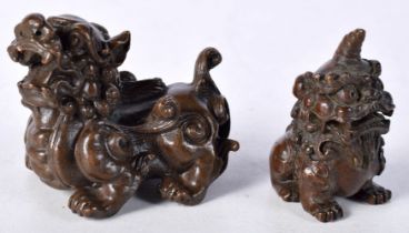 A Japanese bronze Temple Lion together with a mythical beast 4 x 5 cm (2)