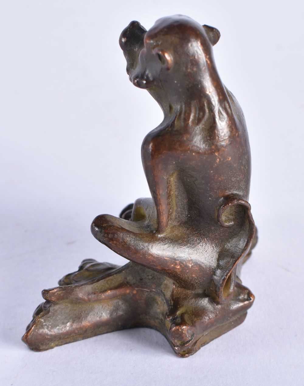 A JAPANESE BRONZE MONKEY OKIMONO. 156 grams. 5.75 cm x 5.5 cm. - Image 2 of 4