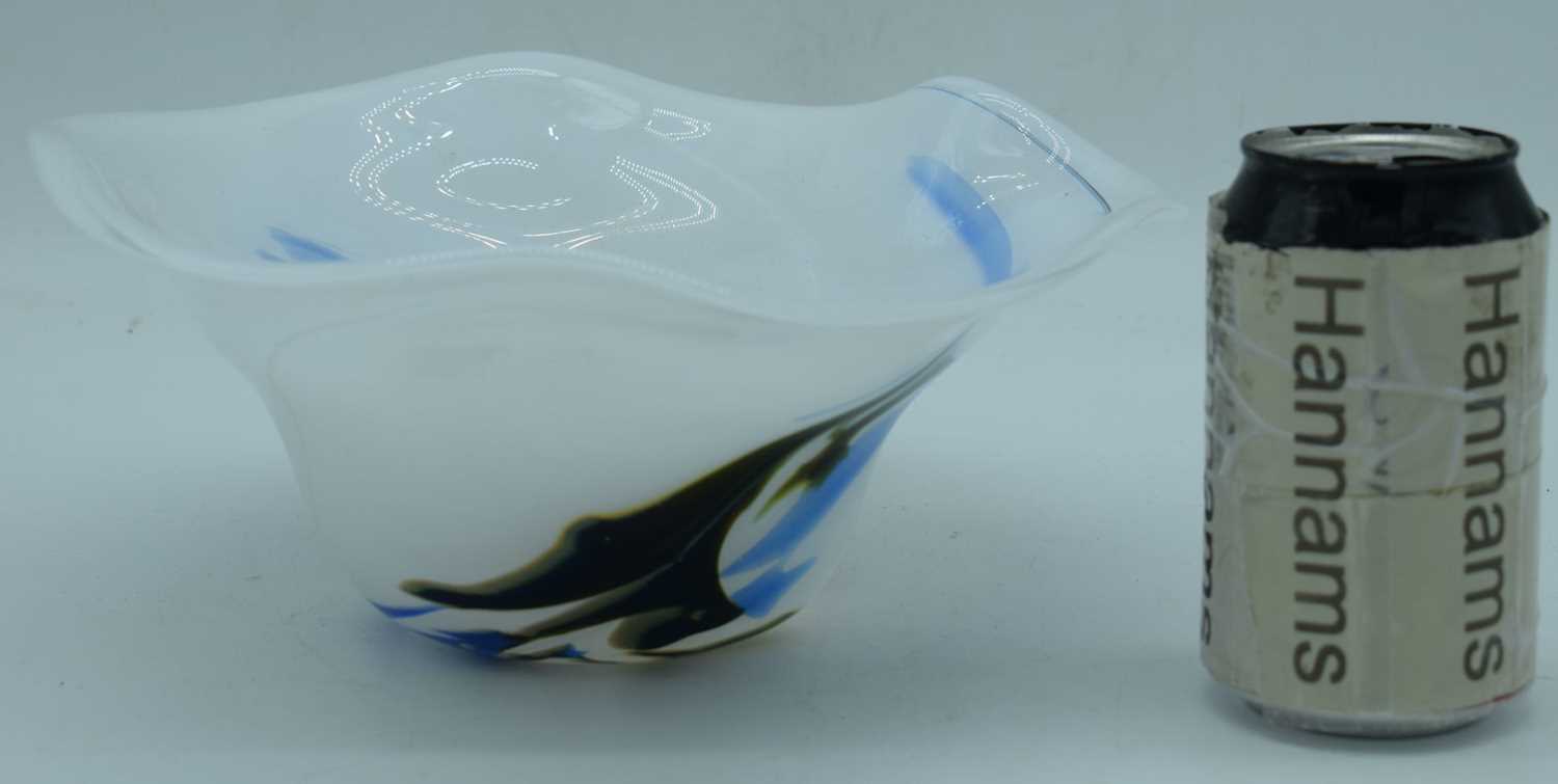 A Norwegian glass bowl by Hallingglass signed to the base 9 x 25cm - Image 2 of 10