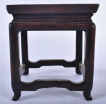 A SMALL 19TH CENTURY CHINESE CARVED HARDWOOD AND MARBLE STAND Qing. 13 cm x 13 cm.