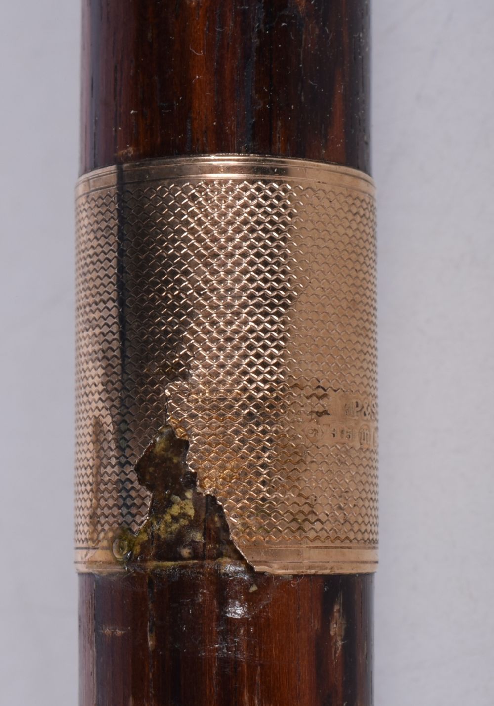 A wooden walking cane with a 9 Ct gold collar stamed 1928 together with another leather encased - Image 10 of 14