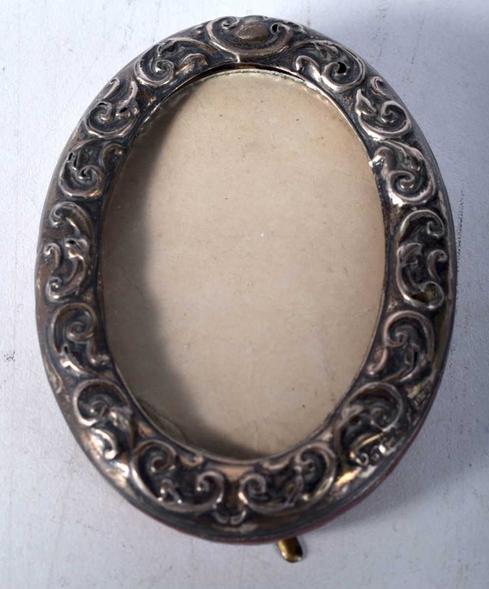 An Edwardian Silver Picture Frame. Hallmarked Birmingham 1904. 7.6 cm x 5.7cm, weight 26.7g