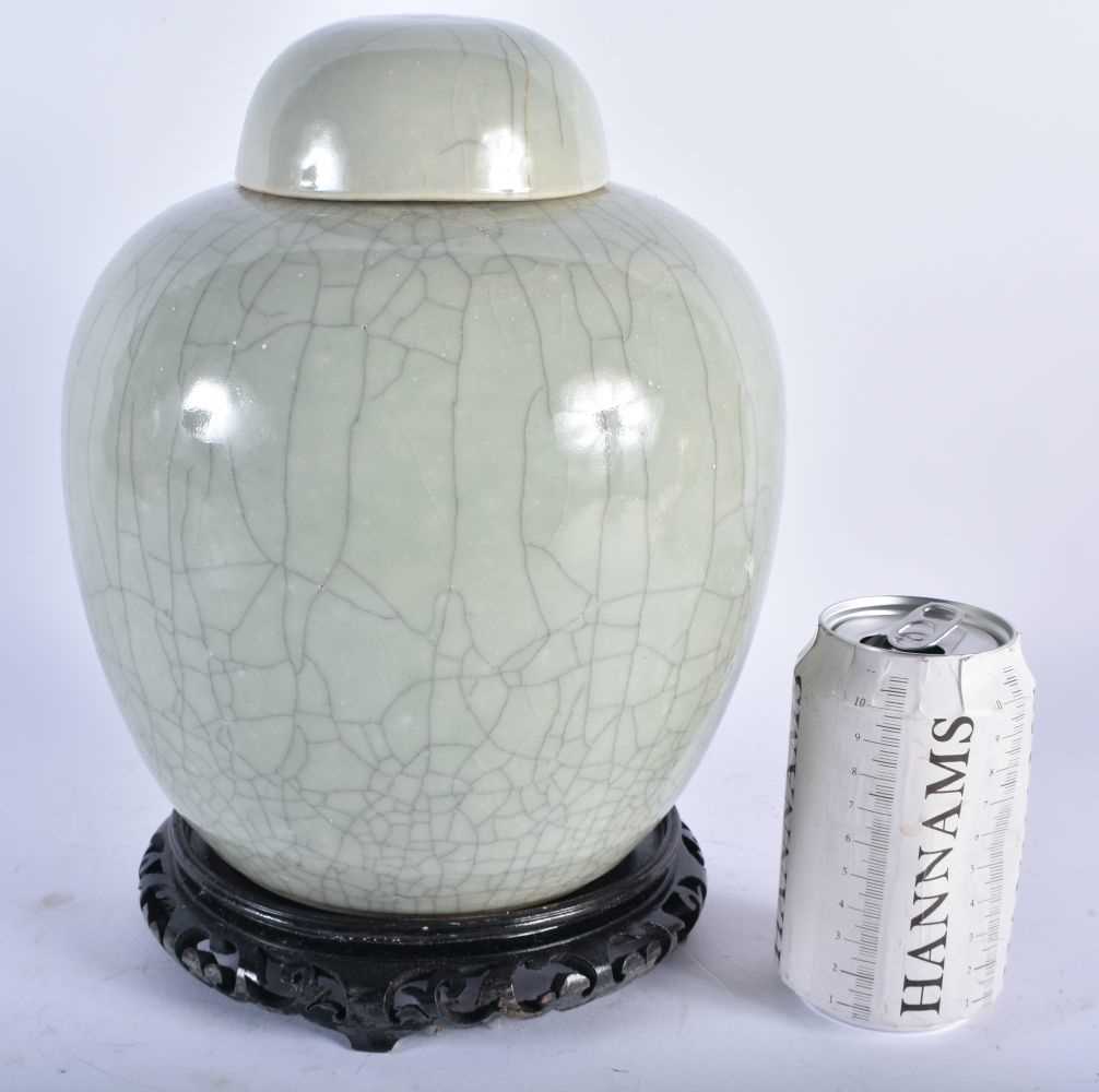 A LARGE 19TH CENTURY CHINESE GE TYPE MONOCHROME PORCELAIN GINGER JAR AND COVER Qing. 27 cm x 18cm.