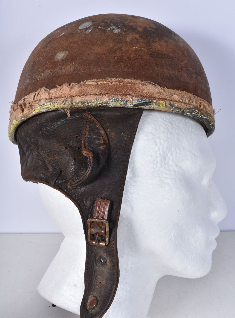 An antique Cromwell Flying helmet 14 x 25 cm. - Image 9 of 12