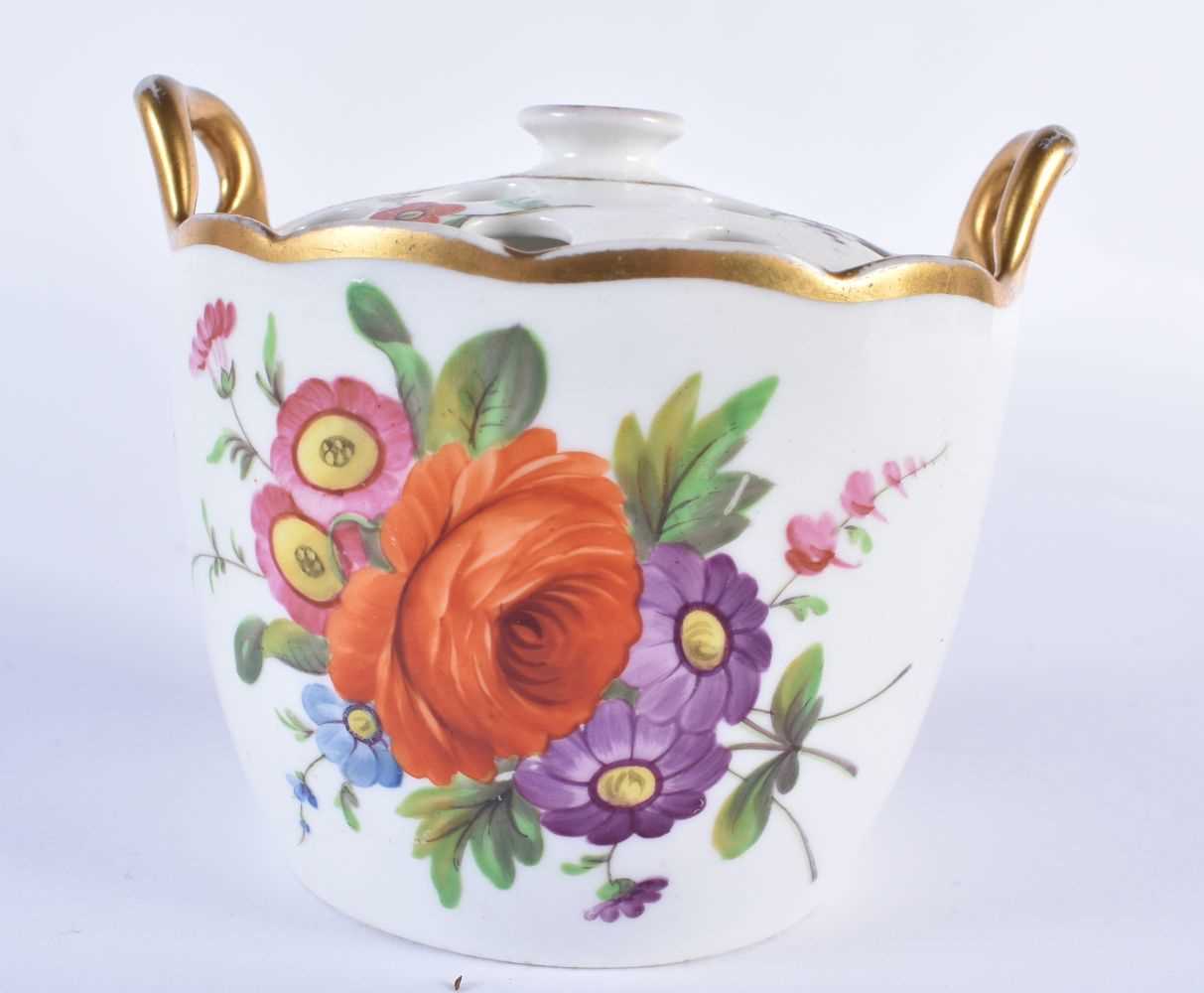 Wedgwood rare bone china pot pourri and cover painted with flowers, marked WEDGWOOD. 7 x 8 cm