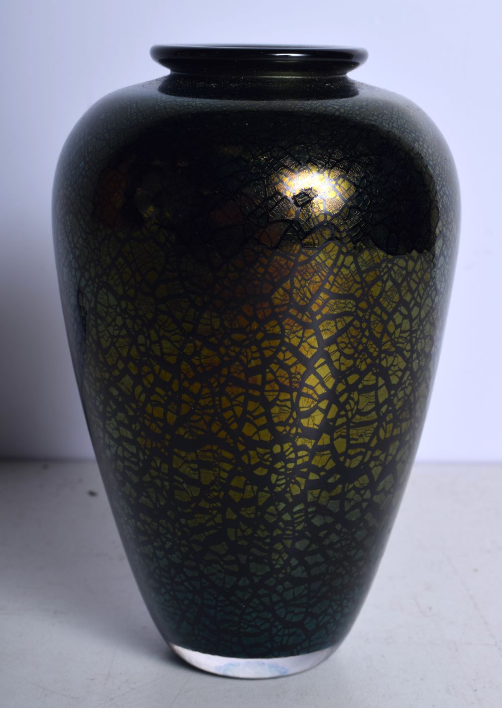 A Malcolm Sutcliffe Iridescent glass vase signed Hothouse M S 14 cm. - Image 7 of 10