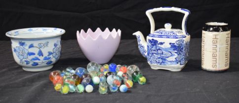 A Miscellaneous collection of vintage marbles and ceramics (Qty)