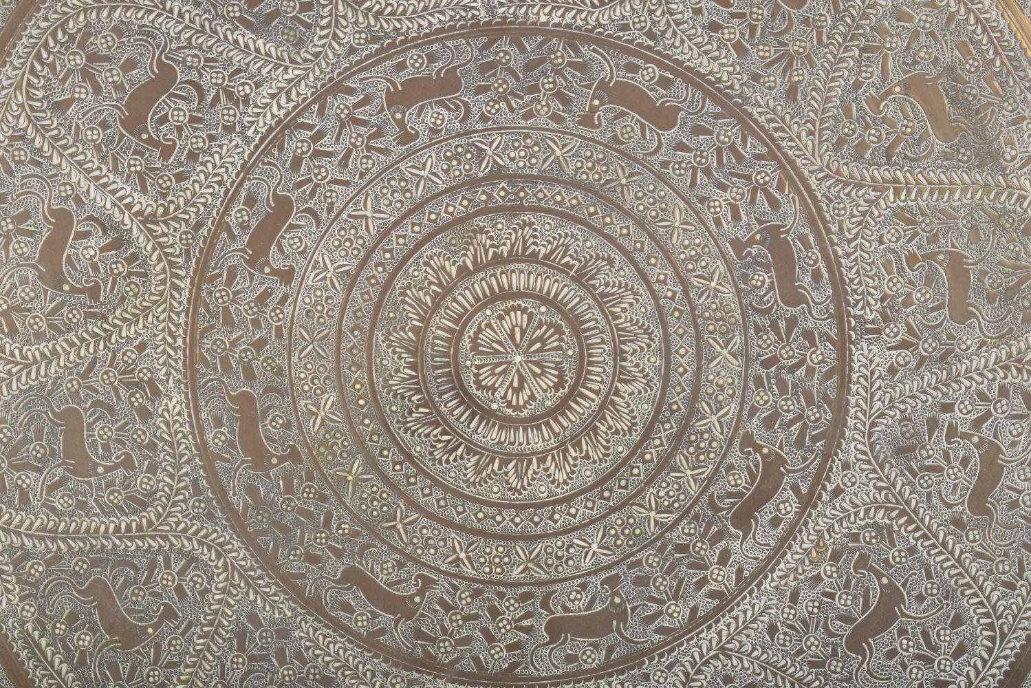 A large Central Asian embossed brass tray 48cm diameter - Image 5 of 6