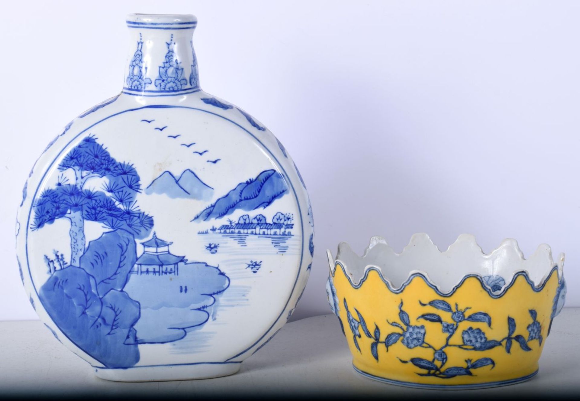 A Chinese porcelain blue and white Moon flask together with a Chinese bowl 25 cmk (2) - Image 8 of 10