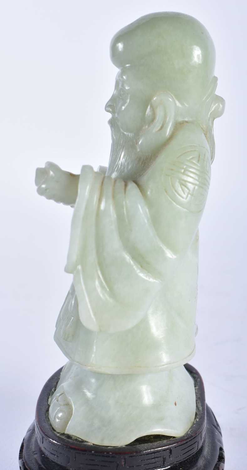 AN EARLY 20TH CENTURY CHINESE CARVED GREEN JADE FIGURE OF AN IMMORTAL Late Qing/Republic. 17 cm x - Image 3 of 5