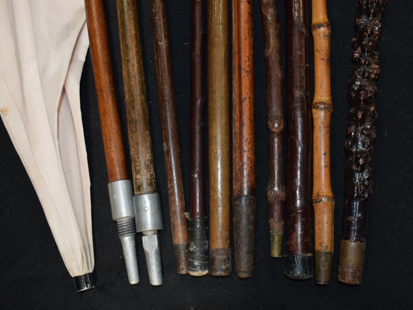 A collection of Vintage Shooting stick seats, canes and a Parasol 99 cm (11) - Image 12 of 12