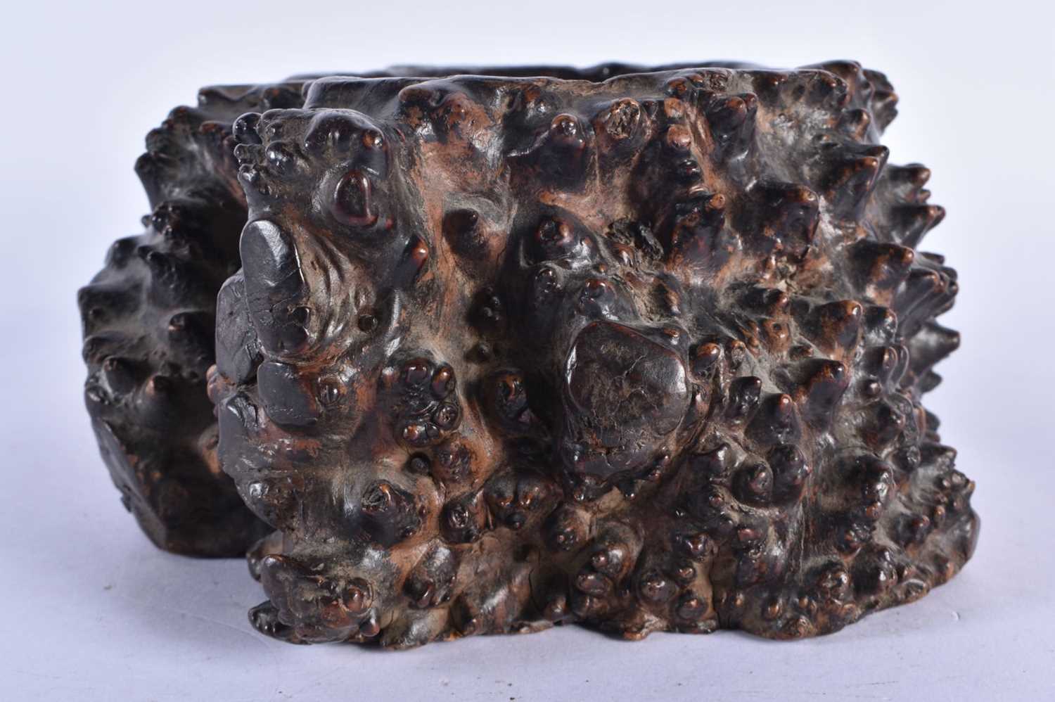 A 17TH/18TH CENTURY CHINESE CARVED ROOT BURR WOOD BRUSH POT WASHER King/Qing. 18cm x 14 cm. - Image 2 of 6