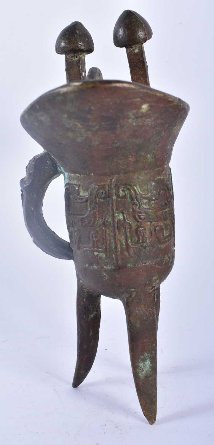 A CHINESE QING DYNASTY BRONZE JUE BRONZE WINE VESSEL. 19 cm high. - Image 4 of 7