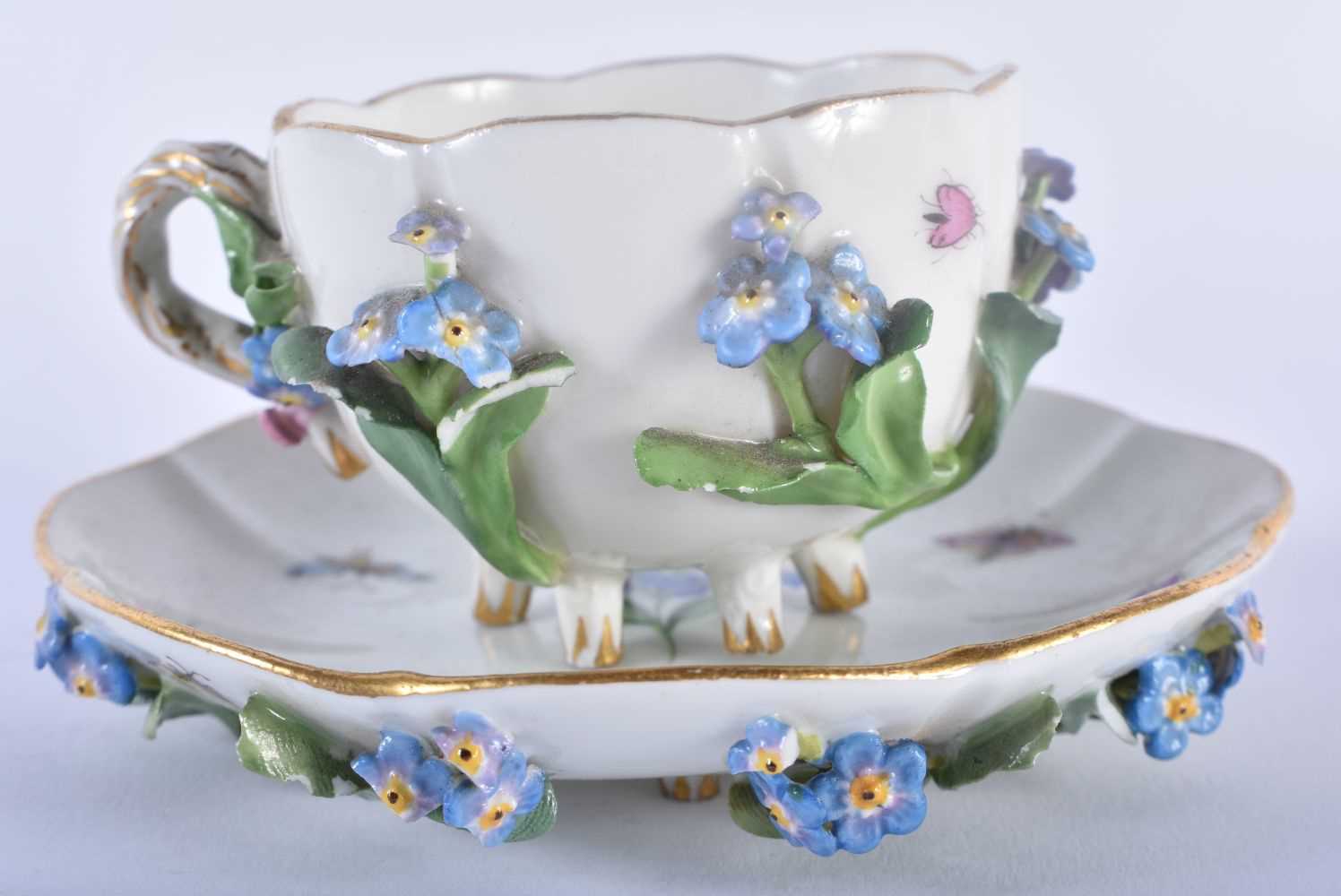 A 19TH CENTURY FRENCH JACOB PETIT PORCELAIN DESK OBJECT together with a Meissen encrusted cup and - Image 6 of 9