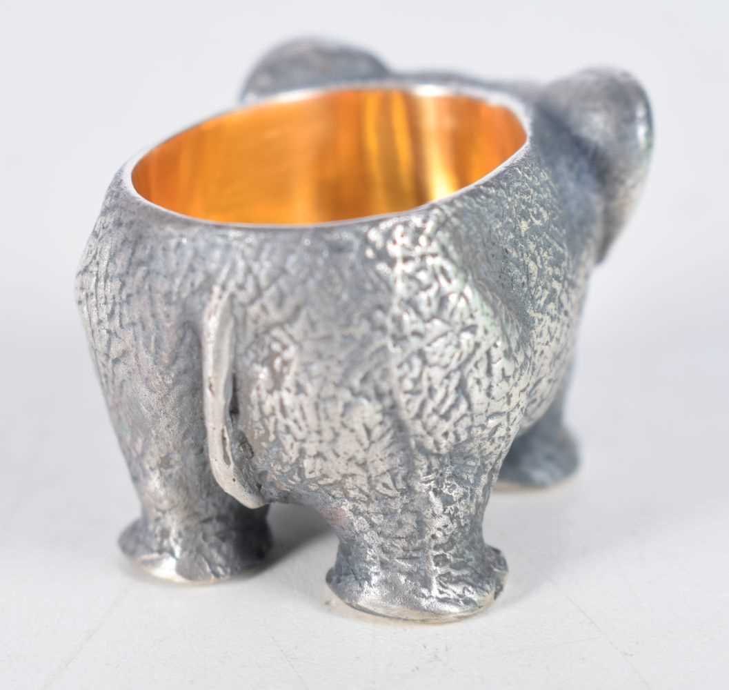 A Continental Silver Salt with Gilt Interior in the Form of an Elephant. Stamped 84, 3.2 cm x 4.8 cm - Image 3 of 4