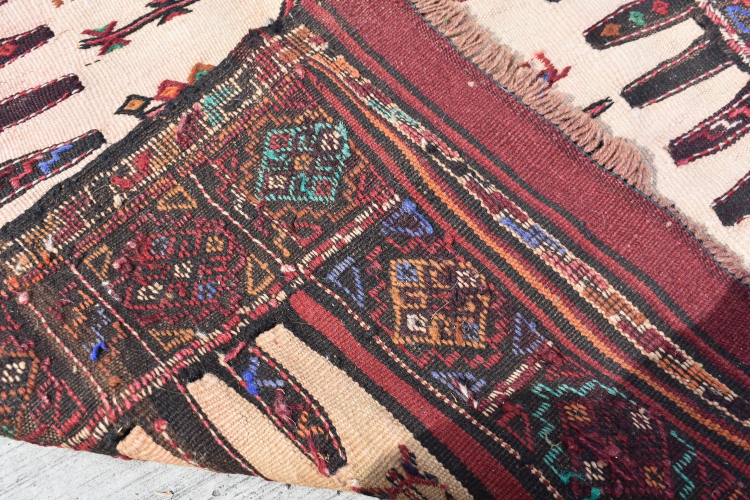 An Iranian Kalim rug together with a French Tapestry 161 x 88 cm (2) - Image 19 of 22